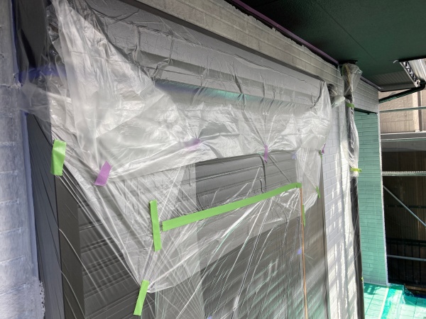 外壁塗装工事　養生の様子　シャッター