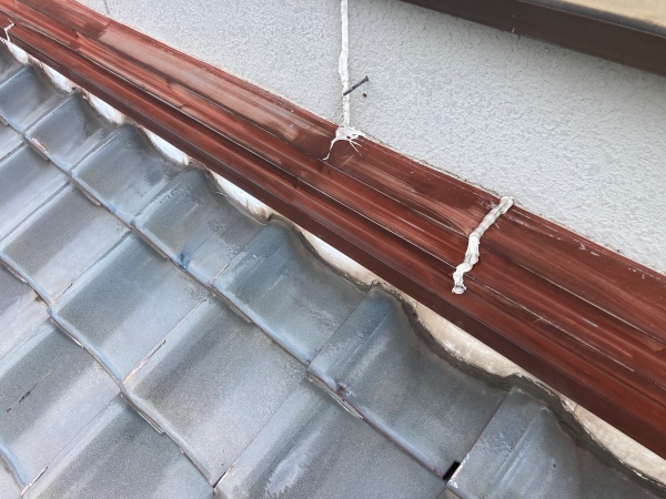 下屋根　雨押え板金雨漏り