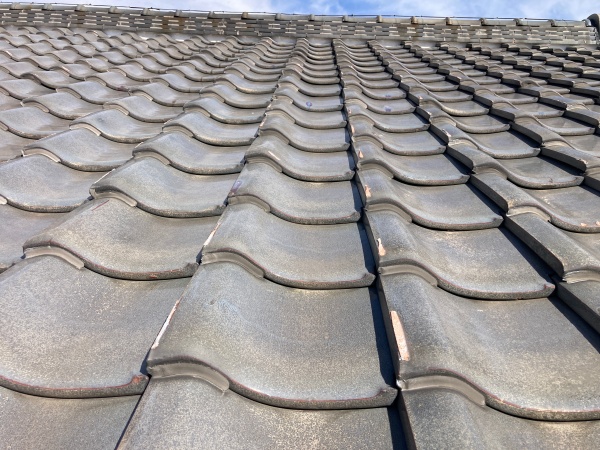 瓦のズレ指摘　一体どこに？