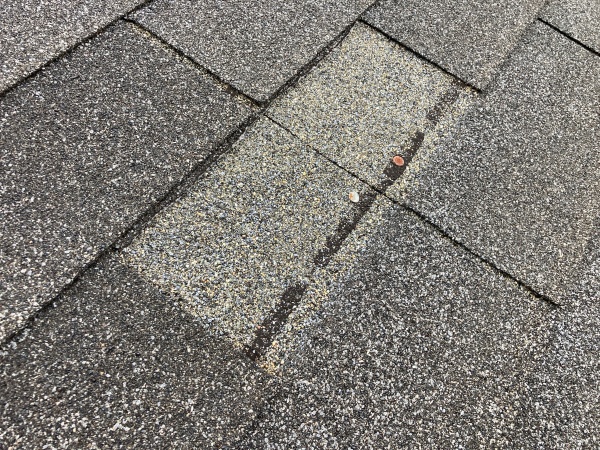 アスファルトシングル　台風被害によるめくれ