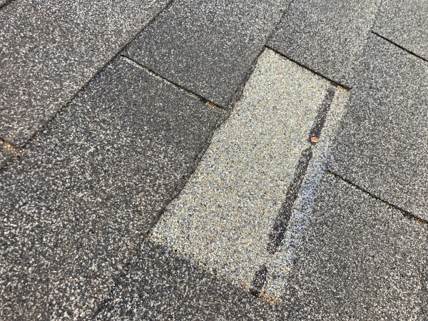 アスファルトシングル　台風被害によるめくれ