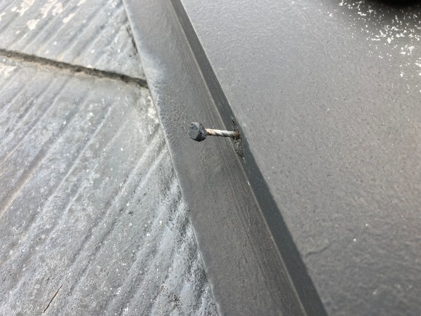 棟板金の釘浮き