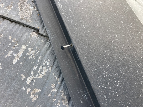 棟板金の釘の浮き