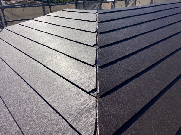 スーパーガルテクト　重ね葺き工事途中