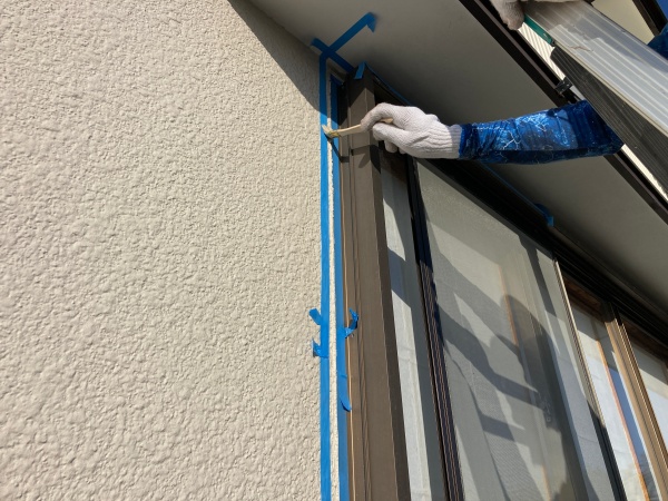 プライマーを塗布しています