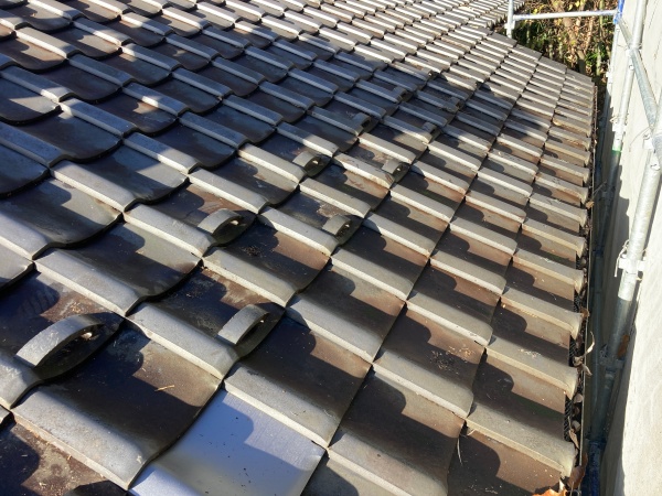 瓦屋根の状　清掃後