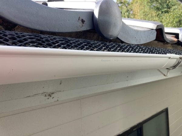 雨樋には落葉よけネットを取付