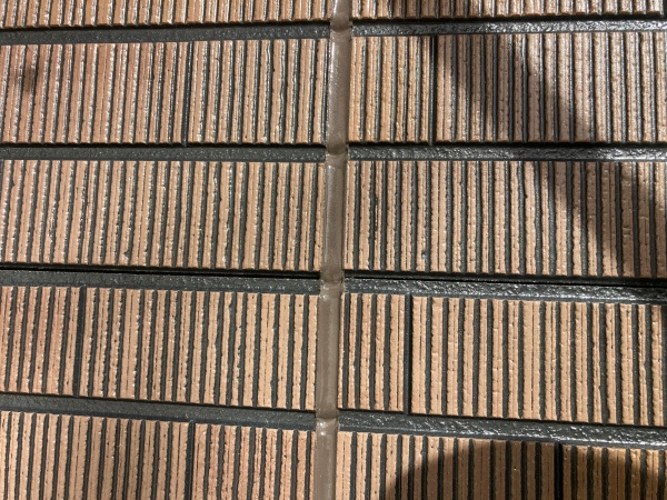 意匠サイディングのクリヤー塗装