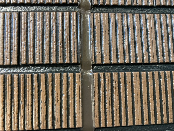 意匠サイディングのクリヤー塗装