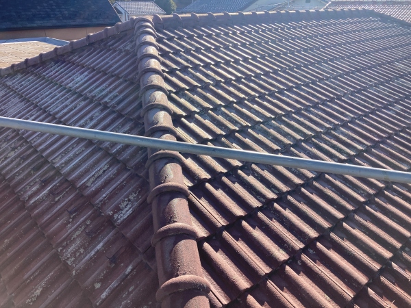 セメント瓦の塗装工事　工事前の状態