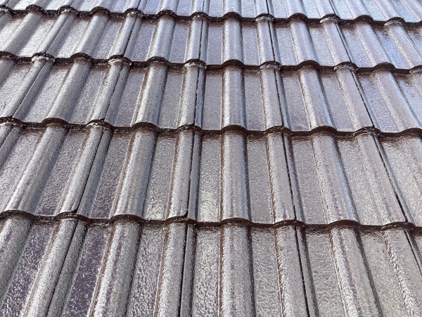 セメント瓦の塗装工事　工事後の様子