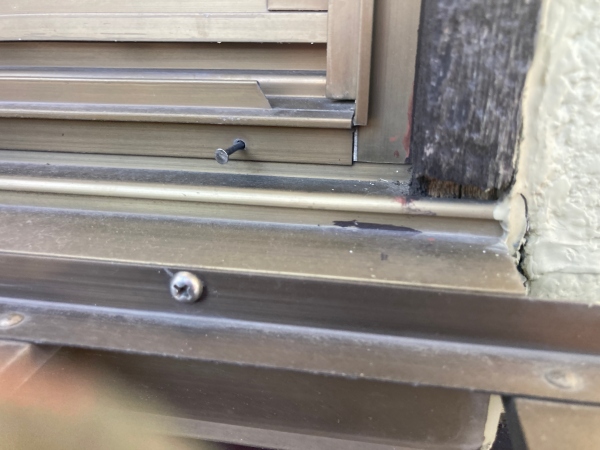 サッシ周りのクラック