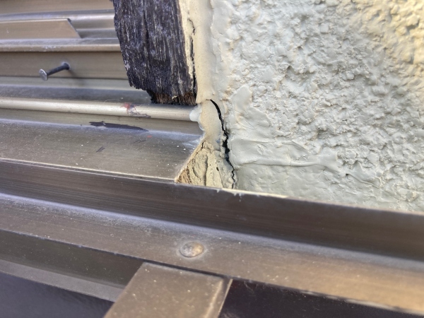 サッシ周りのクラック