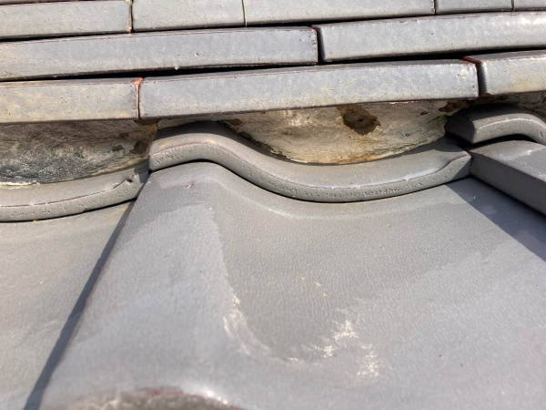 棟下の漆喰の劣化