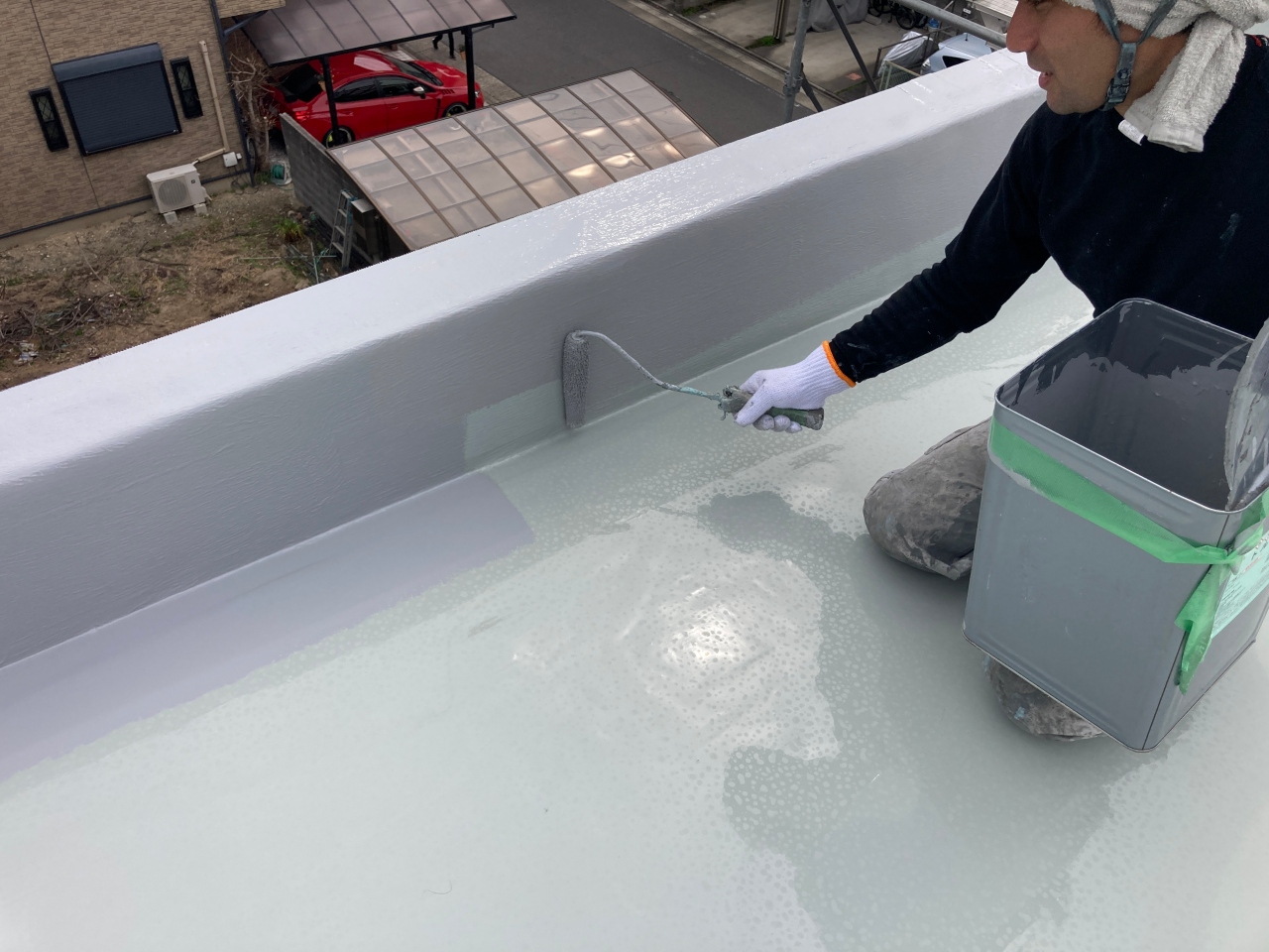 陸屋根の防水改修工事　トップコート塗布