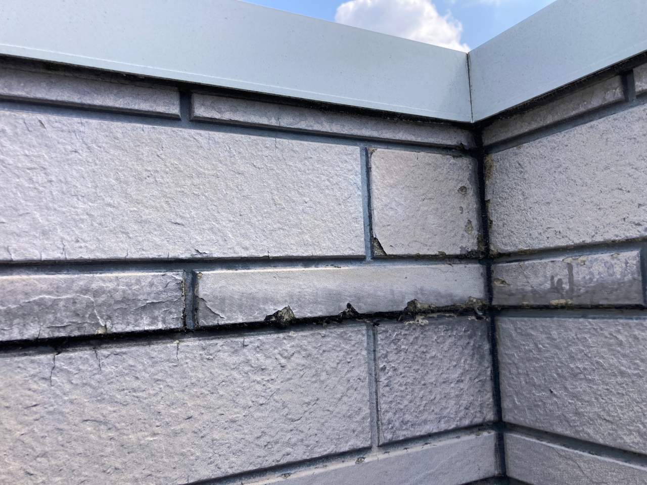 窯業系サイディングの劣化　正しい補修方法