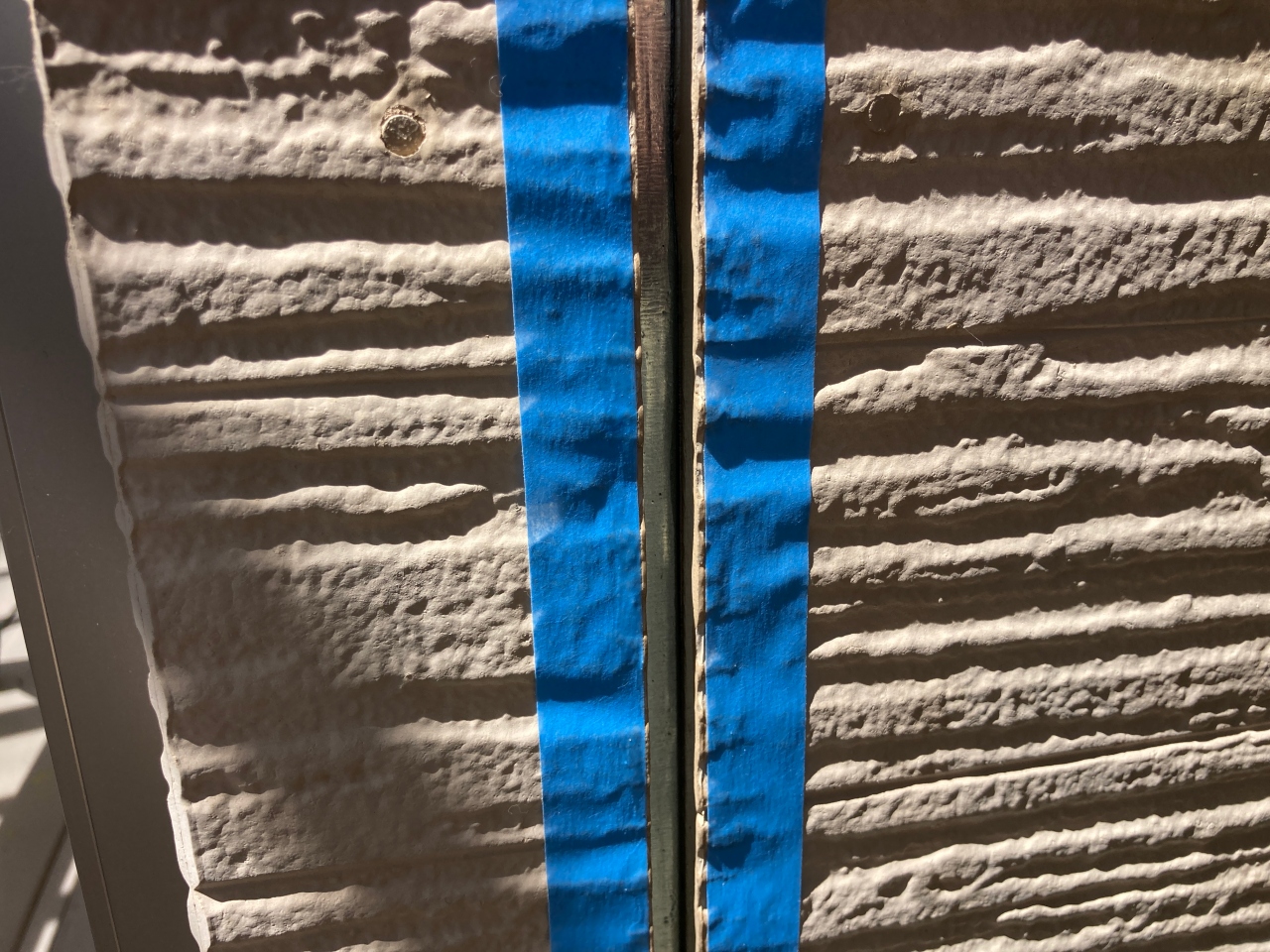 シーリング工事　養生及びプライマー