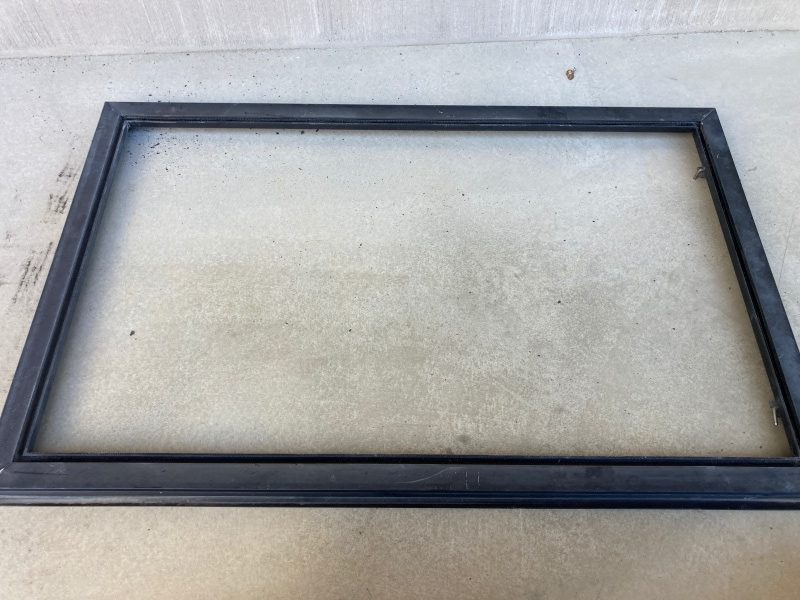 古い網戸の撤去