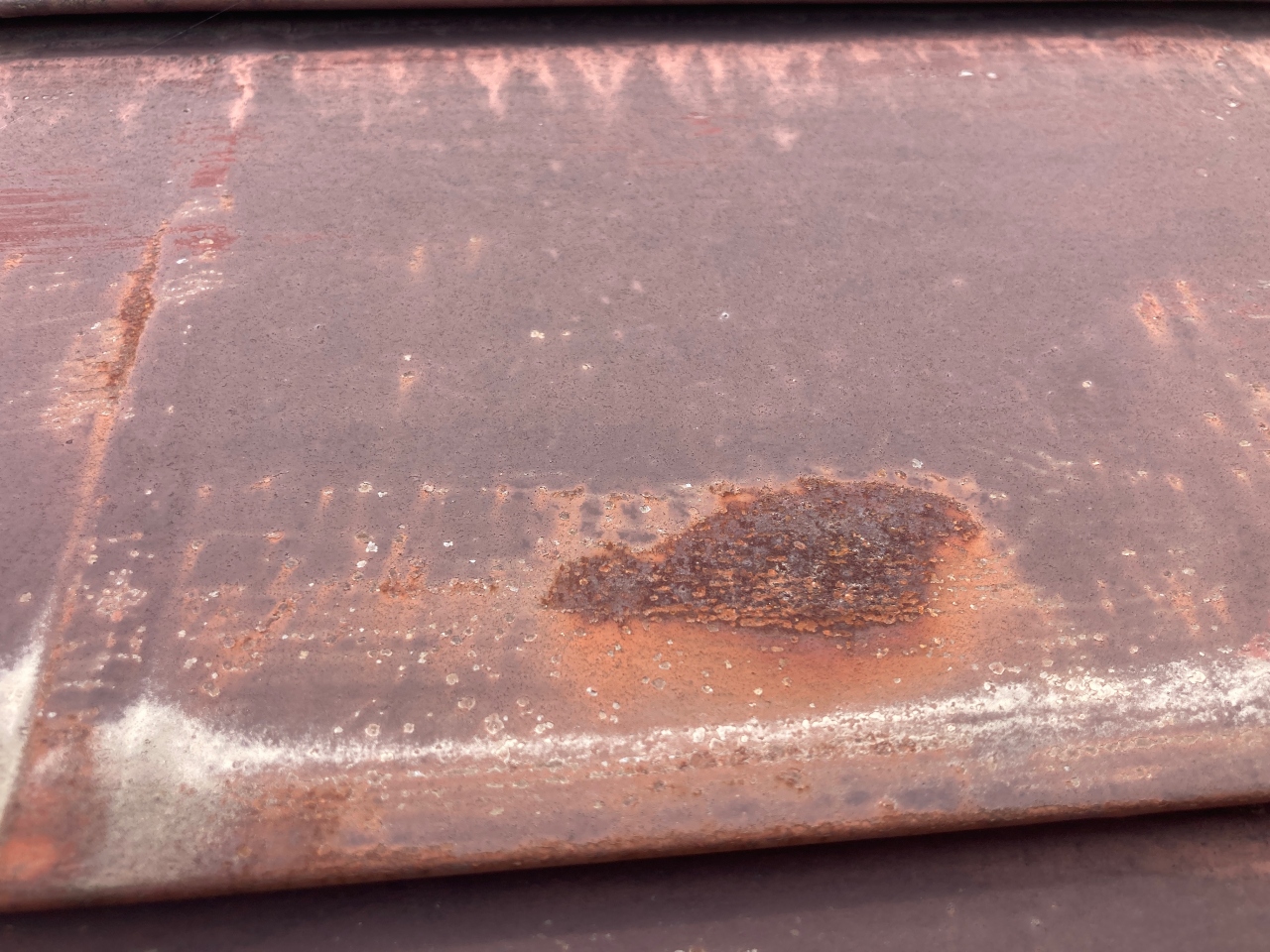 金属　トタン屋根　サビの発生