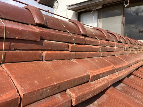 棟のずれが生じています