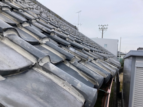 瓦の浮きやズレ