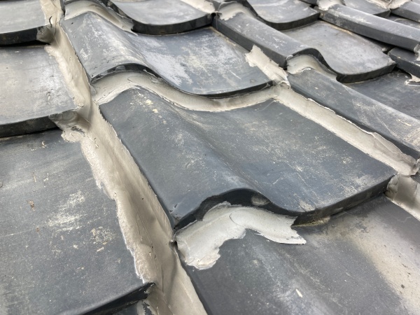 瓦の浮きやズレ