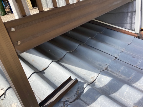 屋根の葺き替え工事ベランダ下の施工