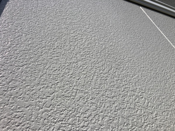 外壁にはまだツヤが残っています