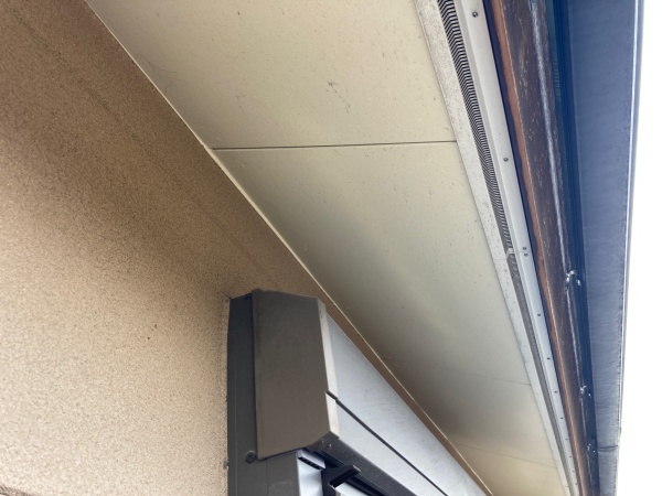 軒天も塗装が必要です