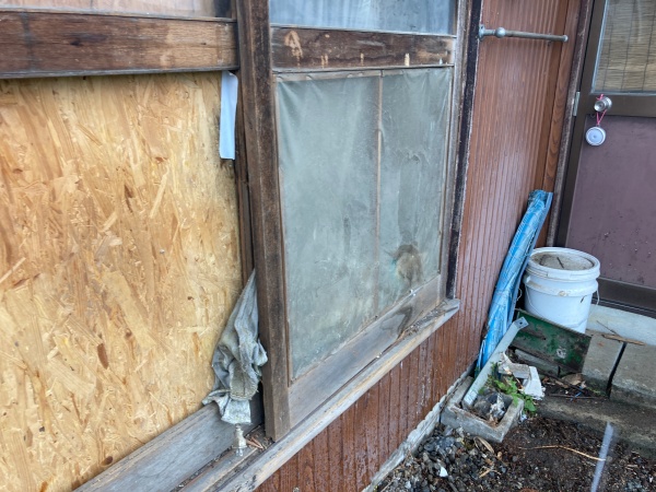 窓ガラスの割れ