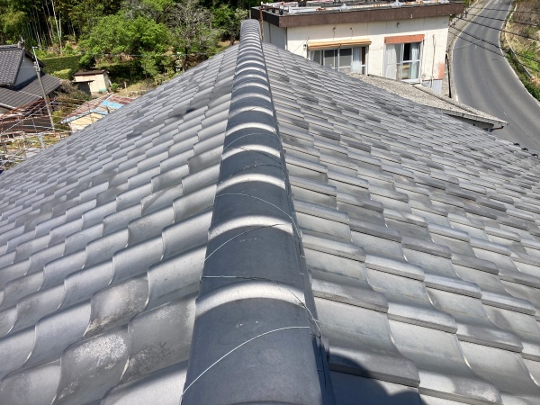 瓦屋根の点検　棟の様子