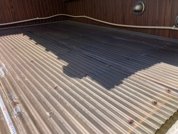 波板の張り替え　現地調査の様子