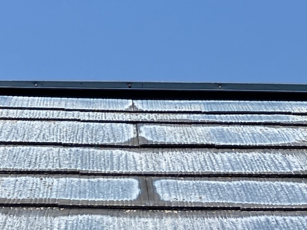 棟板金に浮きが発生しています