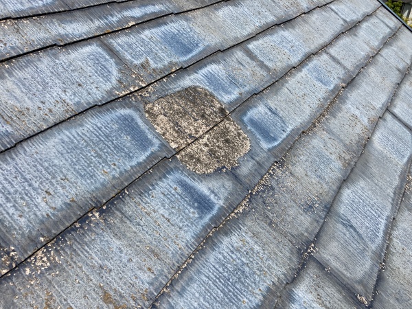 カラーベスト屋根　足場の跡