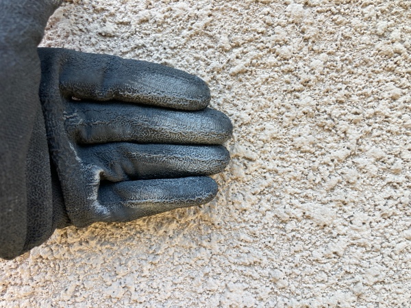 外壁塗装の目安チョーキング現象