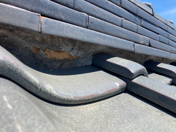 漆喰の劣化による剥がれ