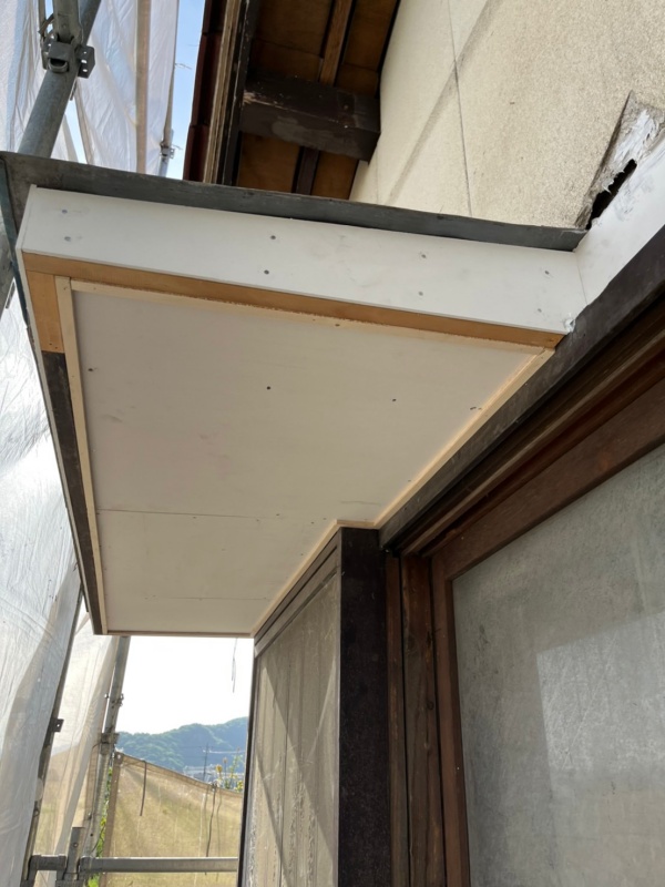 完了後　庇の補修