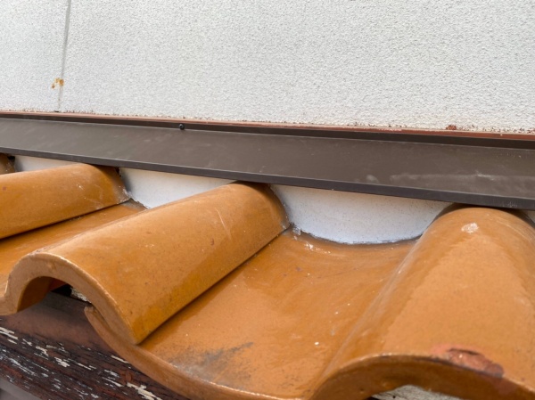 壁際の漆喰　工事後の様子