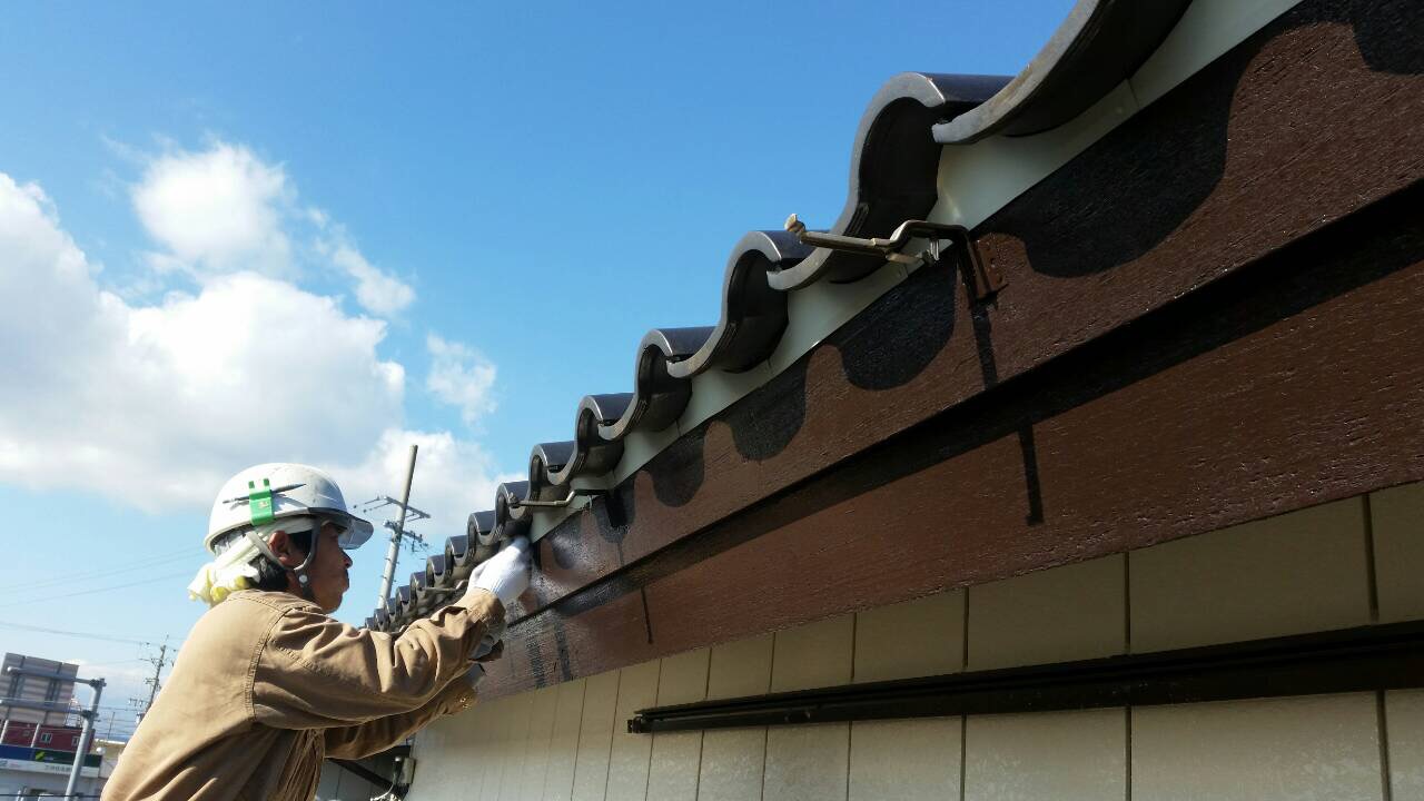 面戸板金取付　作業中