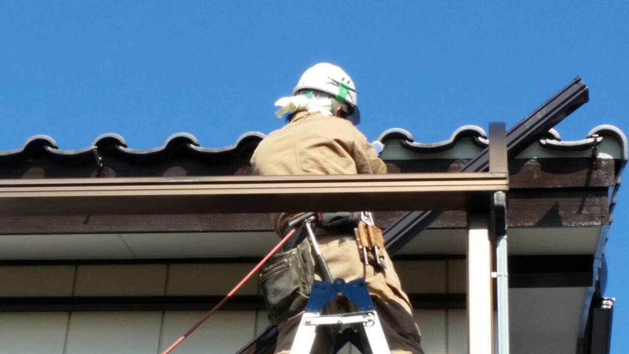 面戸板金取付　作業中