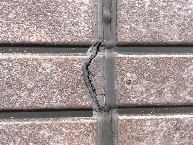 外壁にクラックが発生