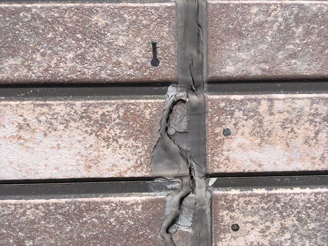 外壁にクラックが発生