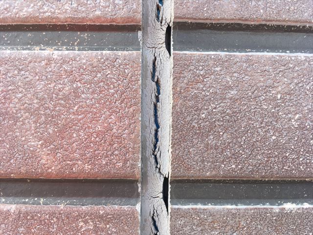 外壁目地シーリングの切れ