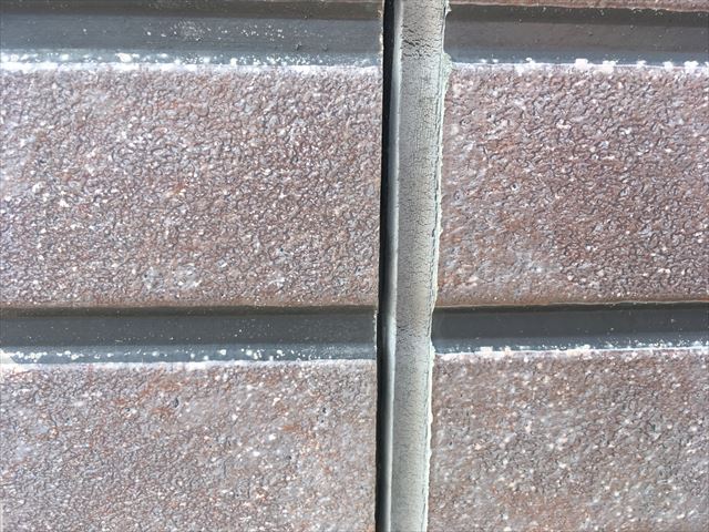 外壁目地シーリングの切れ