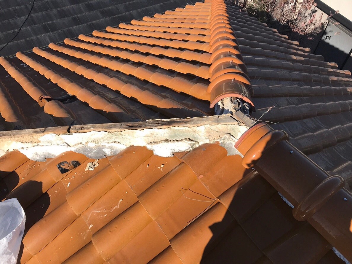 台風被害棟瓦の飛散