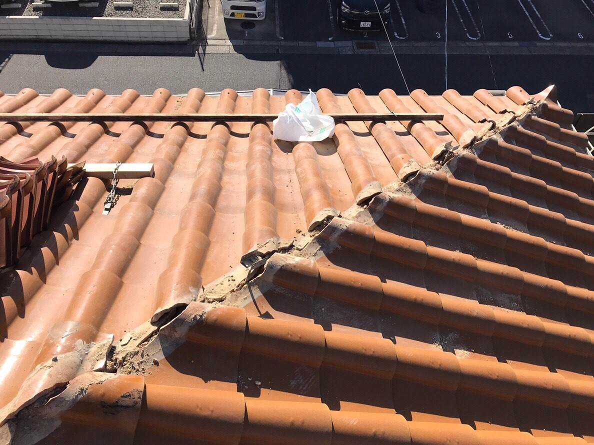 棟瓦の取り直し工事　既設漆喰撤去