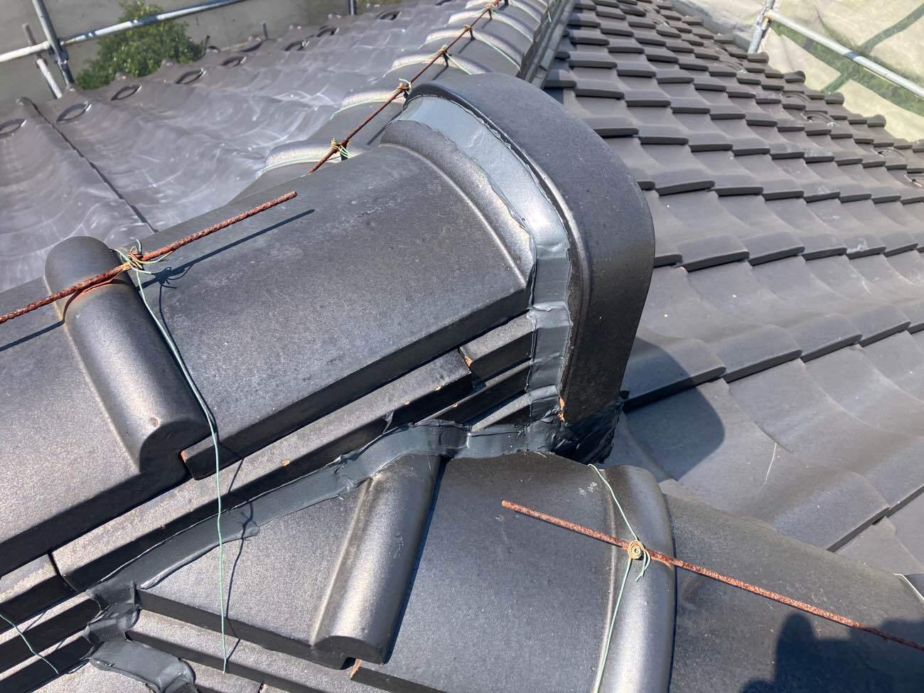 鬼瓦コーキング補修1