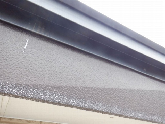 むき出しの木材を板金にて加工