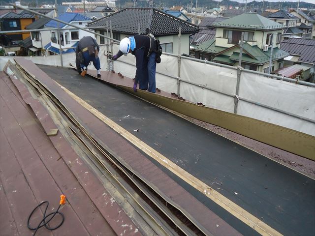 ＡＴ2段屋根材解体