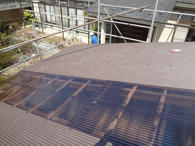 明かり取りにポリカを使用